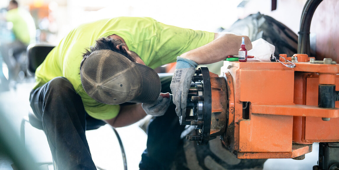 carter-rental-technician-working